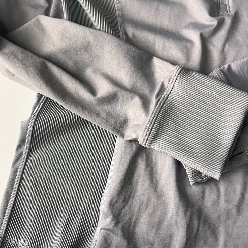 Under Armor Light Gray Performance Pullover Women… - image 4